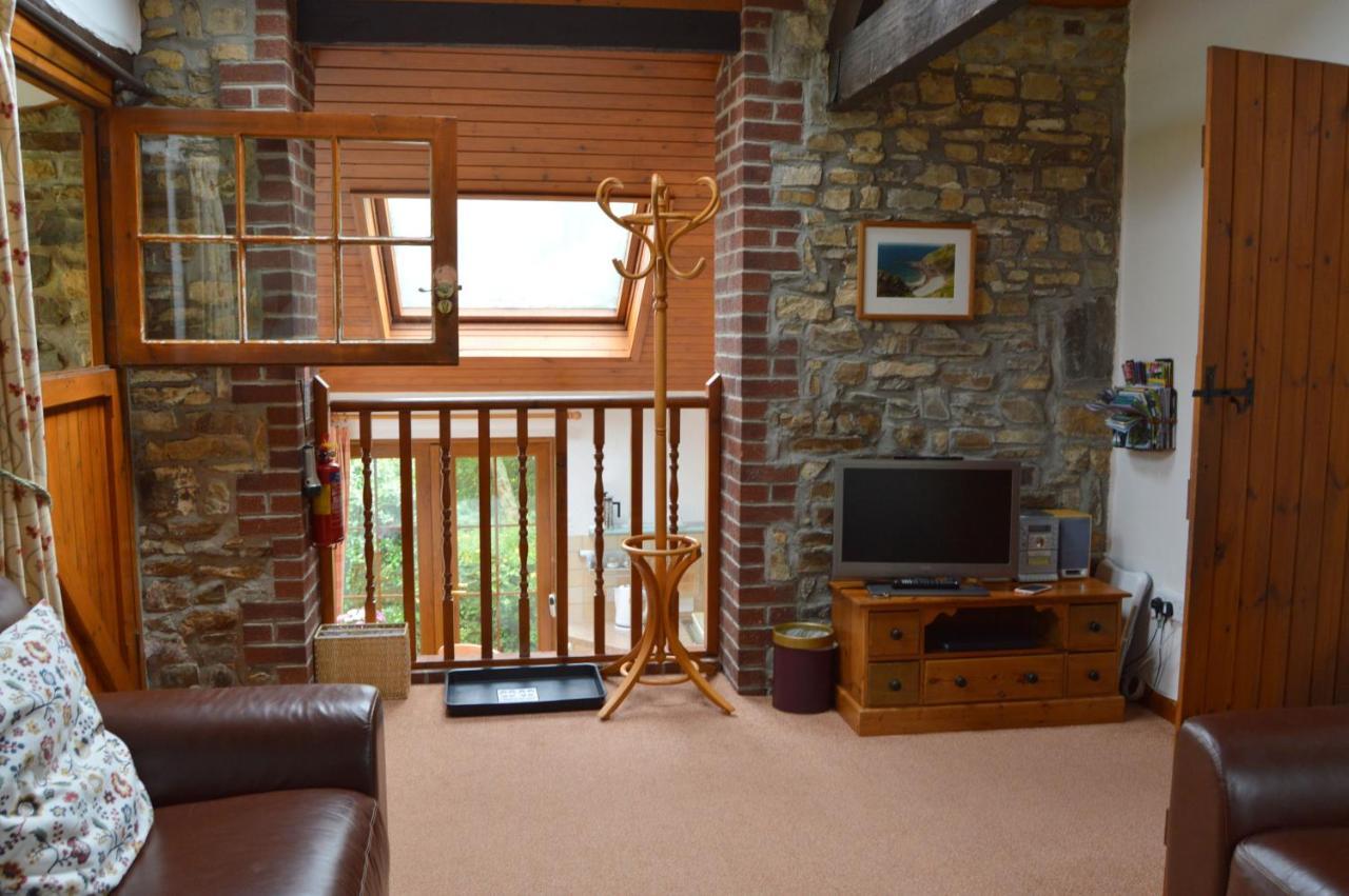 Shipload Cottage Hartland Bagian luar foto