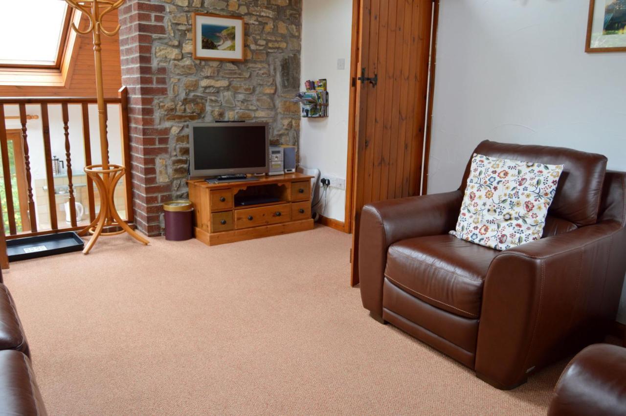 Shipload Cottage Hartland Bagian luar foto