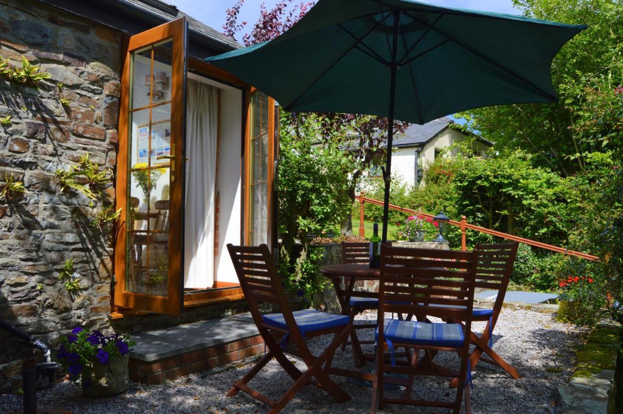 Shipload Cottage Hartland Bagian luar foto