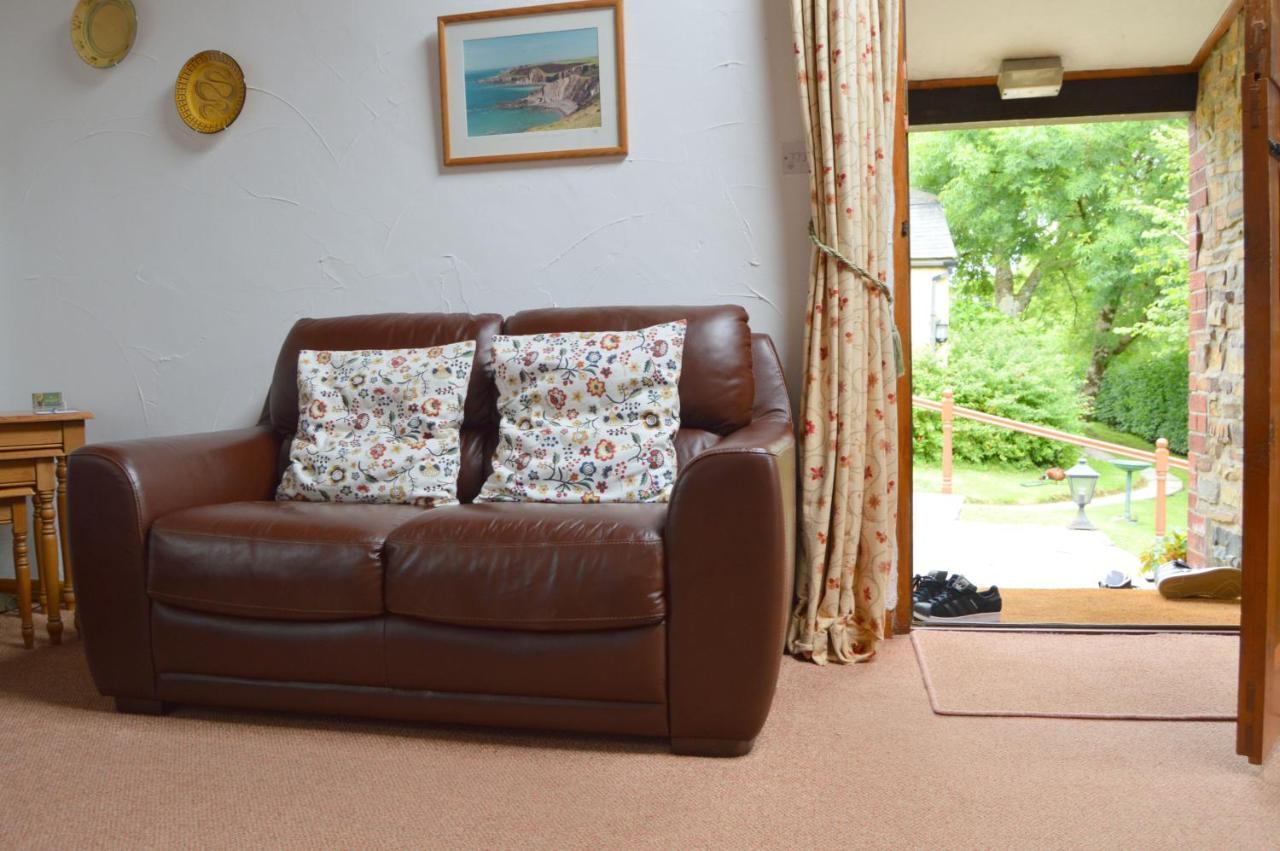 Shipload Cottage Hartland Bagian luar foto