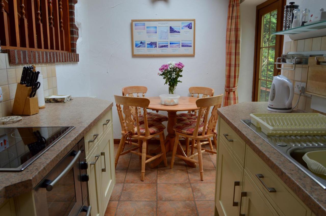 Shipload Cottage Hartland Bagian luar foto