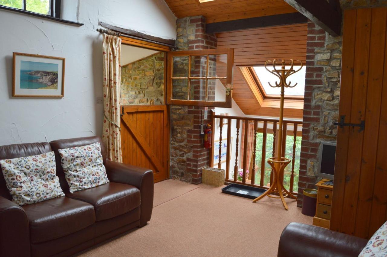 Shipload Cottage Hartland Bagian luar foto