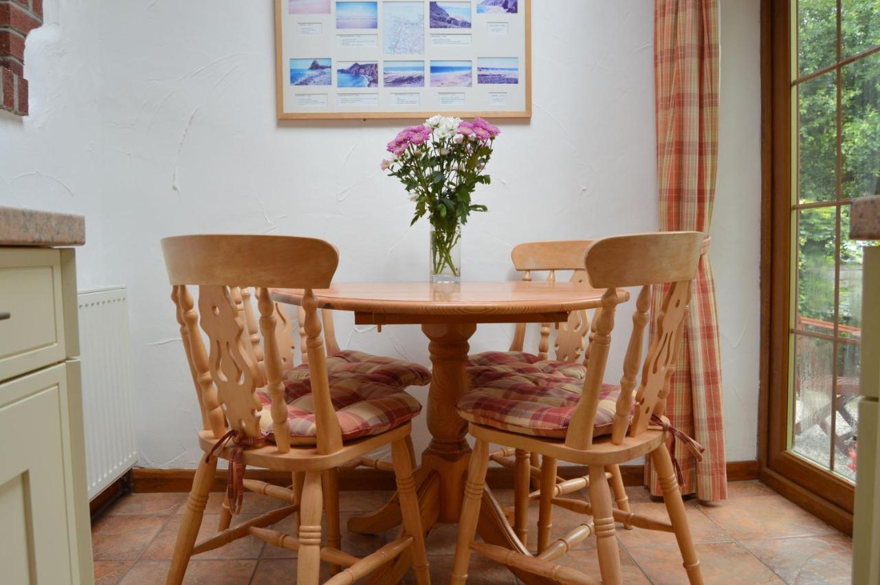 Shipload Cottage Hartland Bagian luar foto