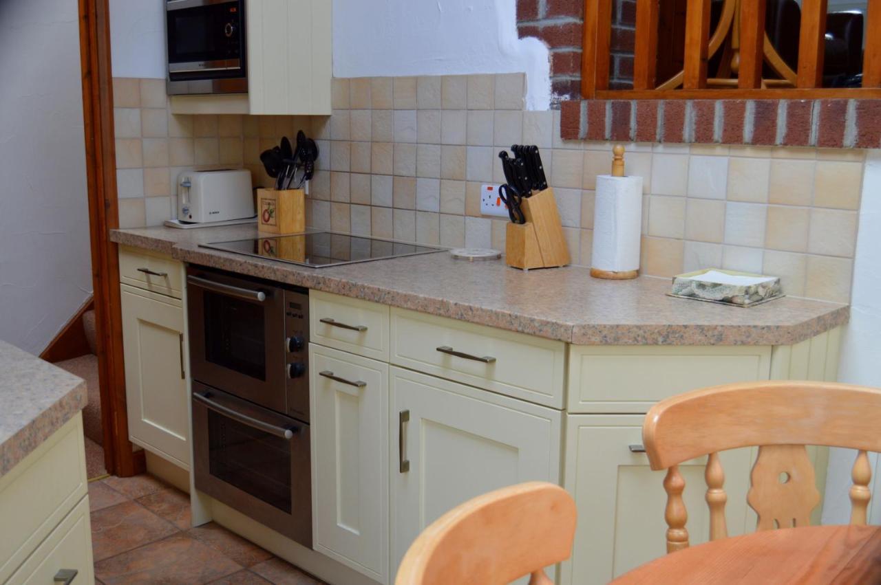 Shipload Cottage Hartland Bagian luar foto